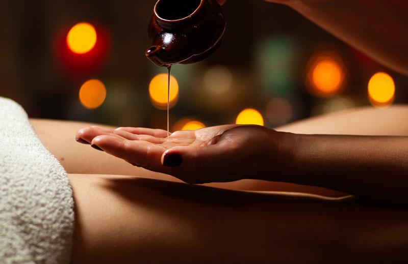 ARM AND FOOT MASSAGE - 20 Mins